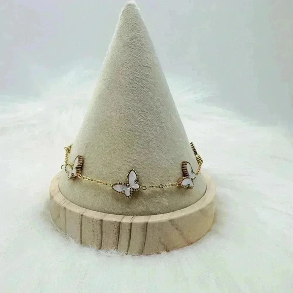 Butterfly Buttercup Bracelet in white - Picture 6 of 8